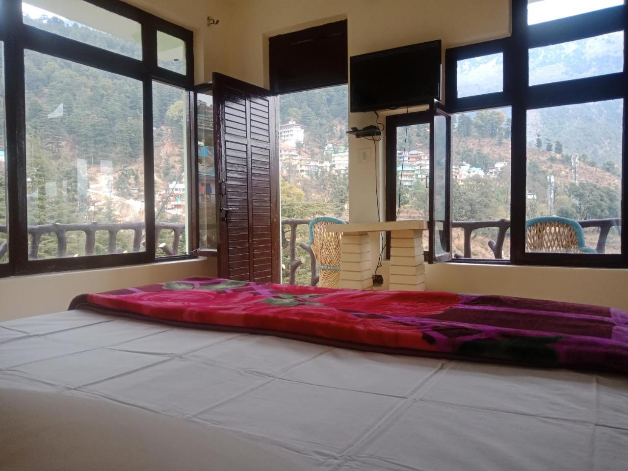Hotel Pine Spring Dharamshala Eksteriør billede