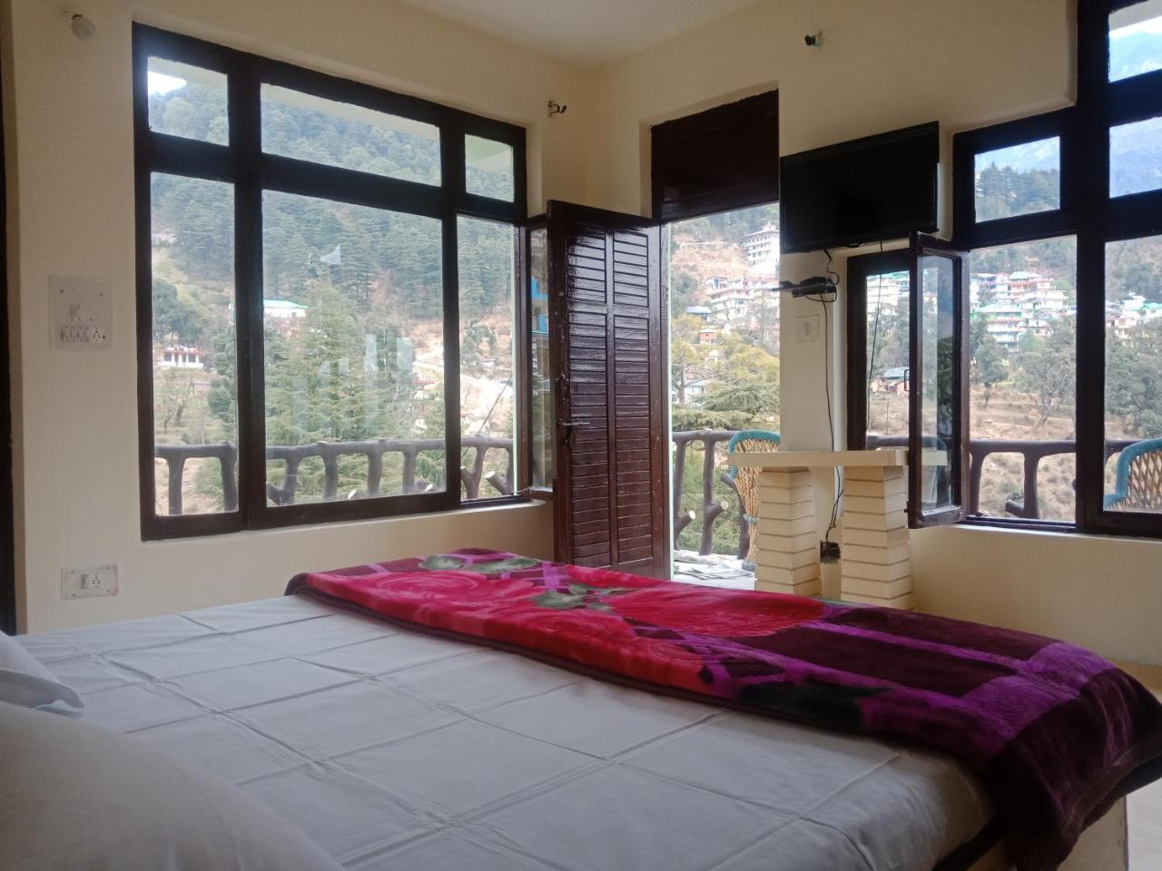 Hotel Pine Spring Dharamshala Eksteriør billede